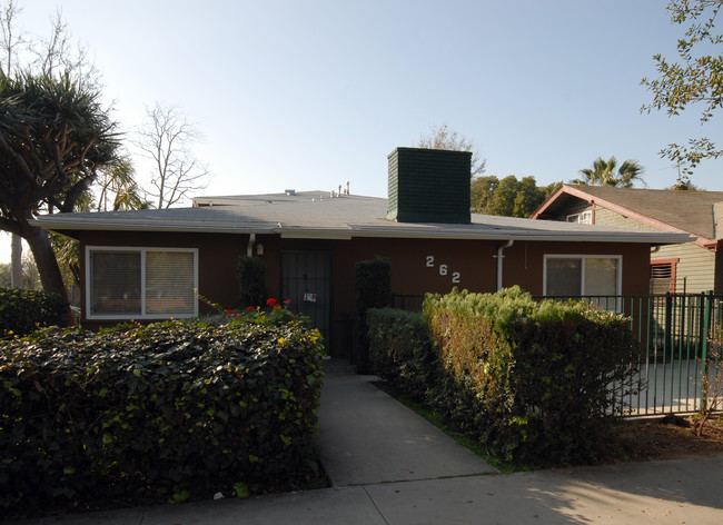 262 E Mountain St in Pasadena, CA - Foto de edificio - Building Photo