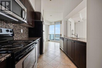 1411-215-3215 Fort York Blvd in Toronto, ON - Building Photo - Building Photo
