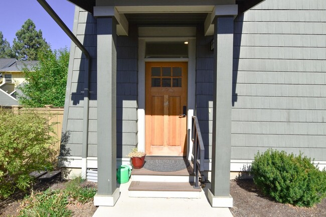 2578 NW Pompy Pl in Bend, OR - Building Photo - Building Photo