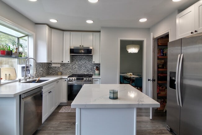 940 223rd Pl NE in Sammamish, WA - Building Photo - Building Photo