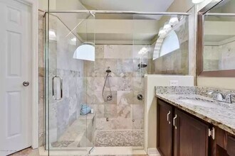8563 Wyndhurst Dr in Jacksonville, FL - Building Photo - Building Photo