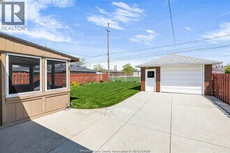 446 St John St in Windsor, ON - Building Photo - Building Photo