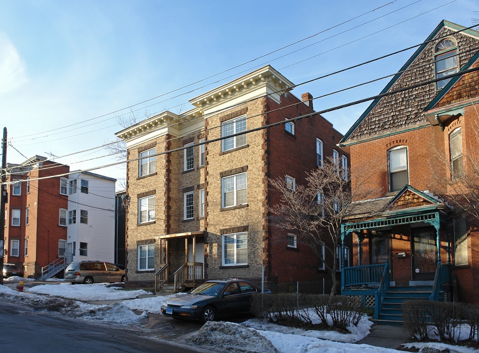 26 Pawtucket St in Hartford, CT - Foto de edificio