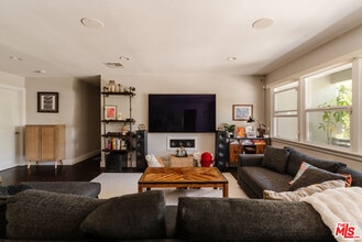 5940 Matilija Ave in Los Angeles, CA - Building Photo - Building Photo