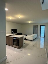 10376 NW 76th Ter in Doral, FL - Building Photo - Building Photo
