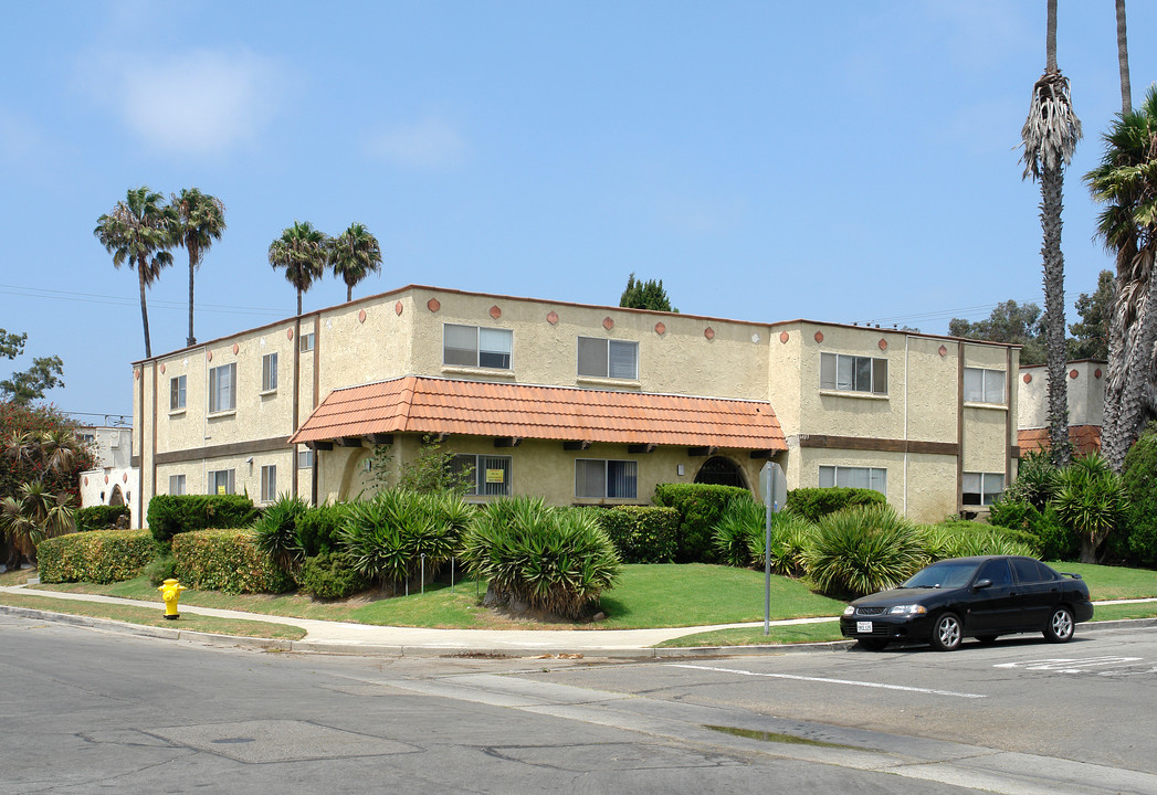 6403 Whipporwill St in Ventura, CA - Foto de edificio