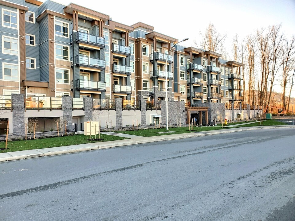 45562 Airport Rd in Chilliwack, BC - Building Photo