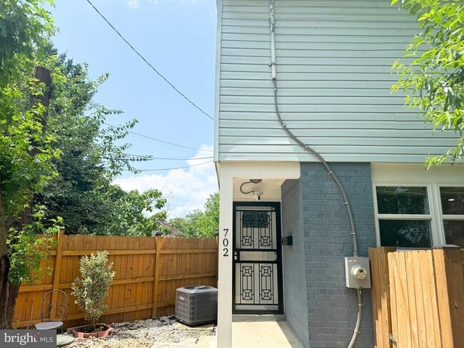 702 56th Pl NE in Washington, DC - Building Photo - Building Photo