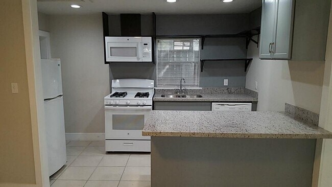 2021 W Main St in Houston, TX - Building Photo - Building Photo