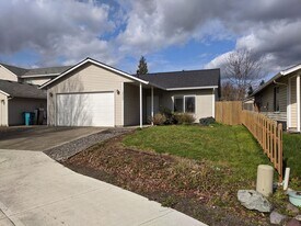 12422 NE 19th St in Vancouver, WA - Building Photo