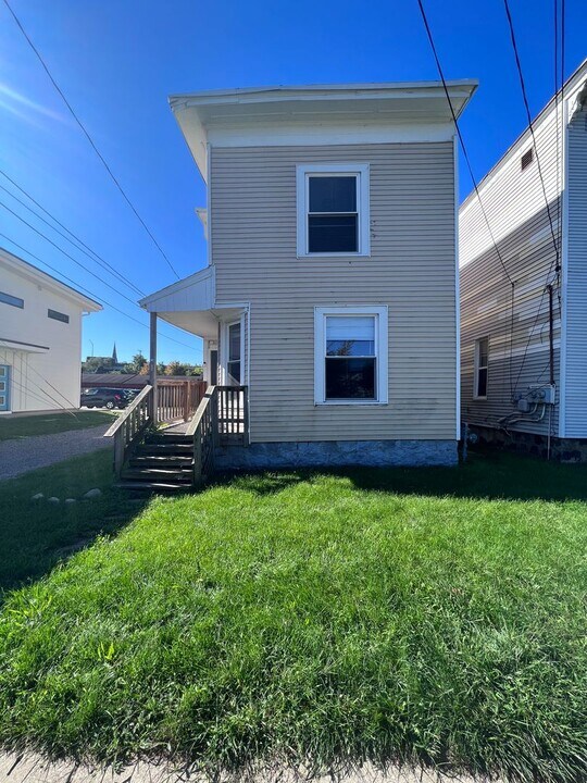 460 4th St NW in Grand Rapids, MI - Building Photo