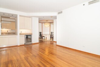 1080 S Beretania St. in Honolulu, HI - Building Photo - Building Photo