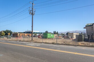 Coyote Creek Village in San Jose, CA - Foto de edificio - Building Photo