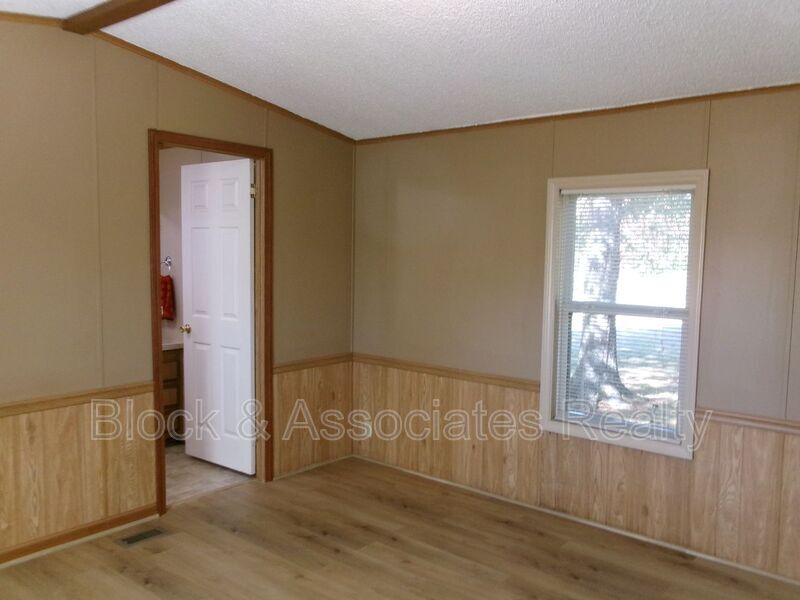 6991 Spencer-Dixon Rd in Greensboro, NC - Building Photo