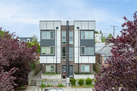 8353 18th Ave NW in Seattle, WA - Foto de edificio - Building Photo