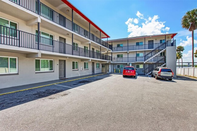 900 S Peninsula Dr in Daytona Beach, FL - Building Photo - Building Photo