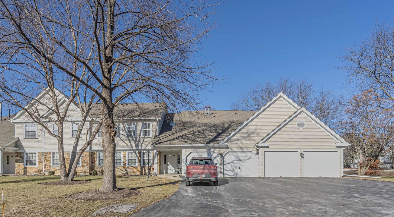 2818 Meadow Ln in Schaumburg, IL - Building Photo