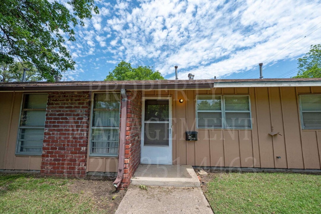 701 Beech St in Coffeyville, KS - Building Photo
