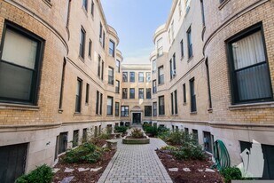 1205 N Dearborn St, Unit 2B in Chicago, IL - Building Photo