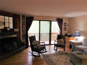 32 Upper Pattagansett Rd in East Lyme, CT - Building Photo - Building Photo
