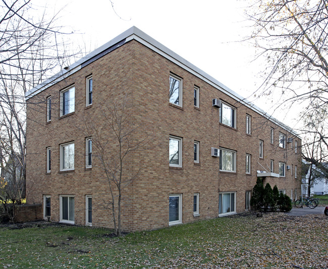 525 7th Ave N in St. Cloud, MN - Foto de edificio - Building Photo