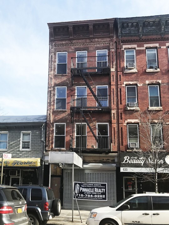 632 Morris Ave in Bronx, NY - Foto de edificio