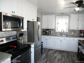 2881 Ellwood Ave in Berkley, MI - Foto de edificio - Building Photo