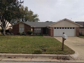3819 Wrentham Dr in Arlington, TX - Building Photo