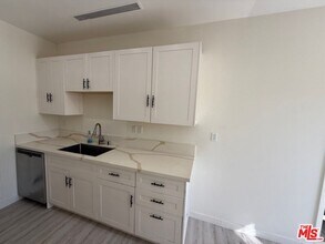 1413 N Avon St in Burbank, CA - Building Photo - Building Photo