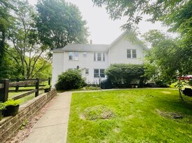 614 Kenwood Ave, Unit 2 in Delmar, NY - Building Photo
