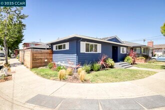 1349 Eastshore Dr in Alameda, CA - Building Photo - Building Photo