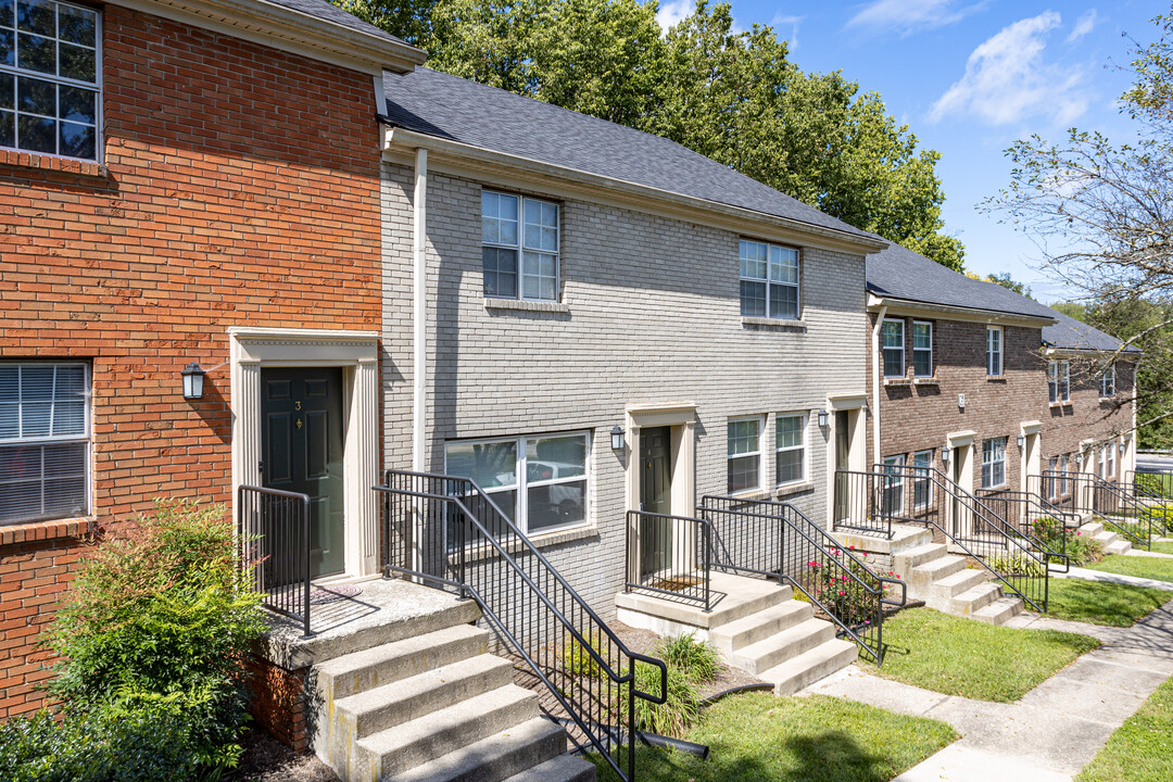 Huntley Ridge East at Georgetown Rd in Frankfort, KY - Building Photo