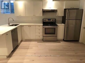 130 Ashdale Ave in Toronto, ON - Building Photo - Building Photo