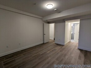 1079 Commonwealth Ave, Unit 502 in Boston, MA - Foto de edificio - Building Photo