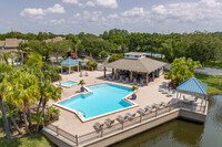 Landmark Oaks Condominiums in Palm Harbor, FL - Foto de edificio - Building Photo