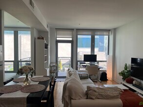 565 W Quincy St in Chicago, IL - Building Photo - Building Photo