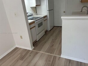 2300 NW 33rd St in Oakland Park, FL - Building Photo - Building Photo