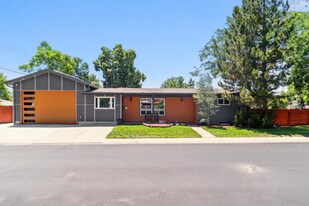5480 W Iowa Ave in Lakewood, CO - Building Photo