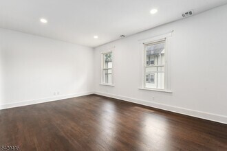 67 Dunnell Rd in Maplewood, NJ - Building Photo - Building Photo