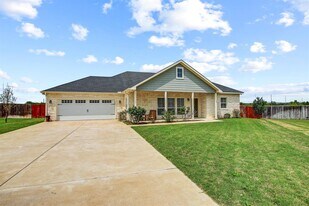 109 Les Ln in Smithville, TX - Building Photo