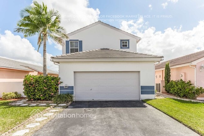 2031 NW 190th Ave in Pembroke Pines, FL - Foto de edificio - Building Photo