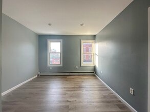 105 William St, Unit 2 in Newburgh, NY - Foto de edificio - Building Photo