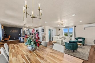 1284 Mac Rae Rd in Twentynine Palms, CA - Foto de edificio - Building Photo