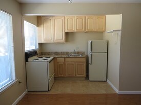 Tahoe Manor in Mountain View, CA - Building Photo