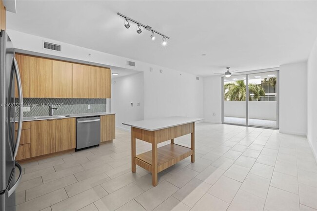 2150 N Bayshore Dr, Unit 0109 in Miami, FL - Building Photo - Building Photo