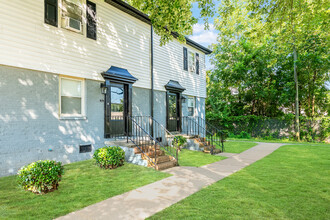 Birch Townhomes in Charlotte, NC - Foto de edificio - Building Photo