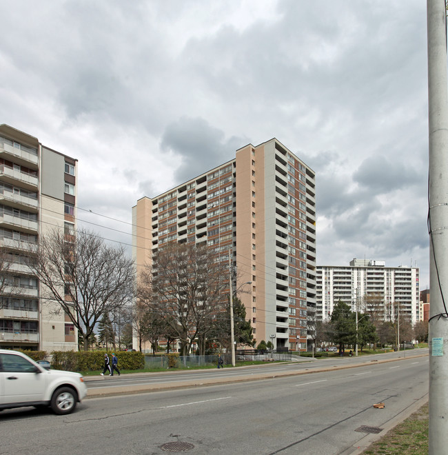 3380 Eglinton Ave E in Toronto, ON - Building Photo - Primary Photo