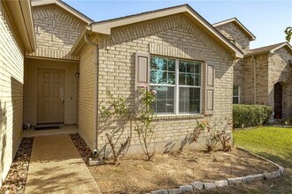 772 Kingfisher Ln in Leander, TX - Building Photo - Building Photo