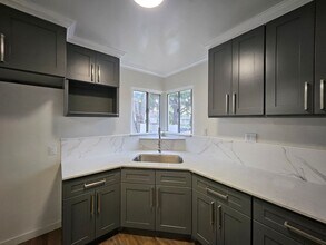 931 N Screenland Dr in Burbank, CA - Building Photo - Building Photo