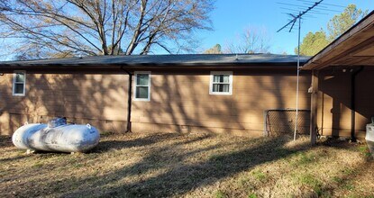 189 Whitmire Cir in Tunnel Hill, GA - Building Photo - Building Photo